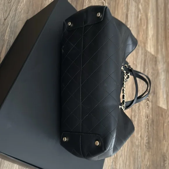 Authentic Black Calfskin Quilted Leather Shopping Bag - Picture 9 of 16